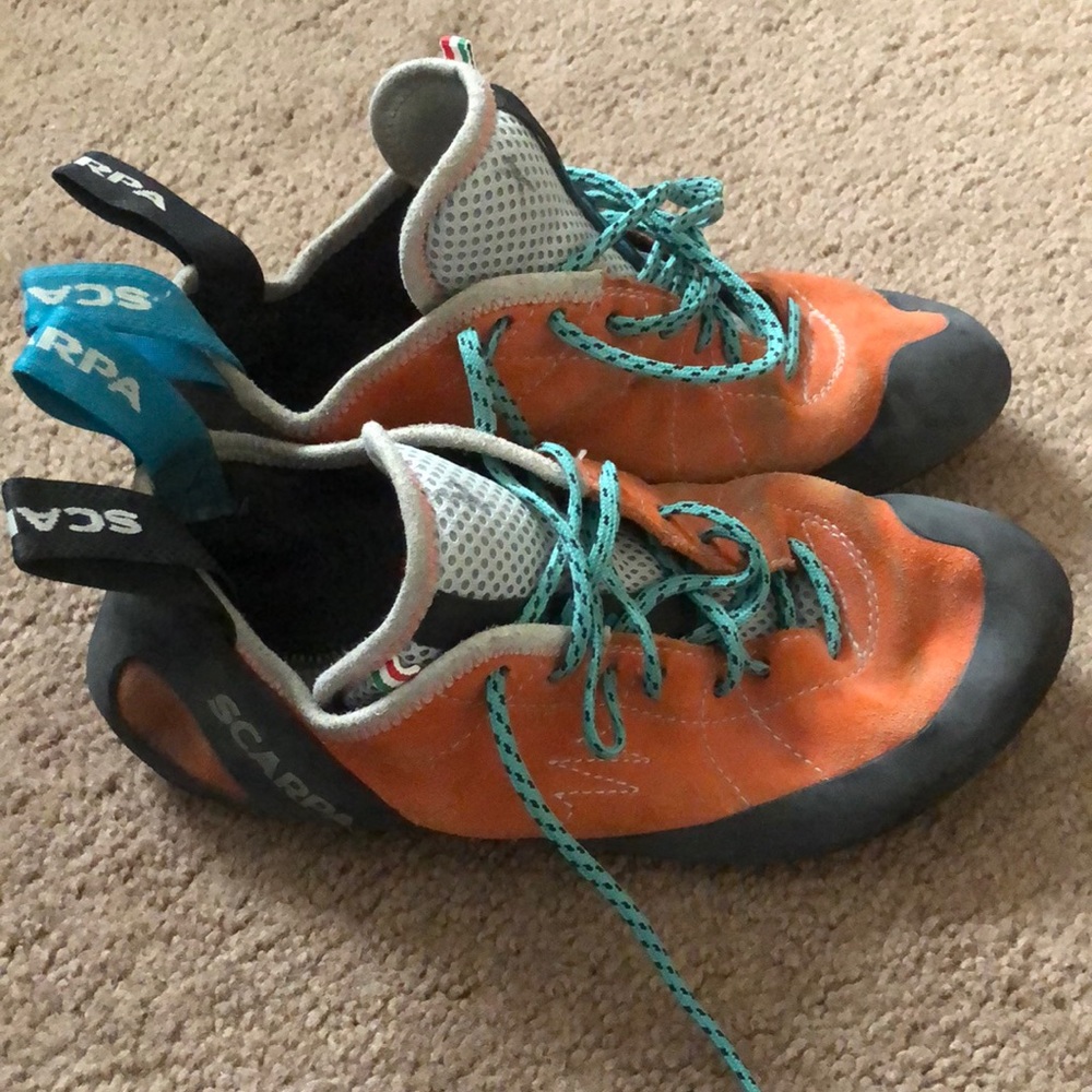 Scarpa helix climbing shoes